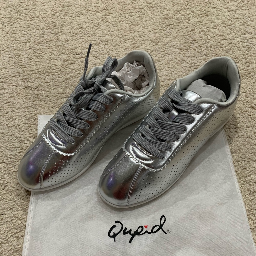 Brand new silver tennis shoes Qupid women size 6